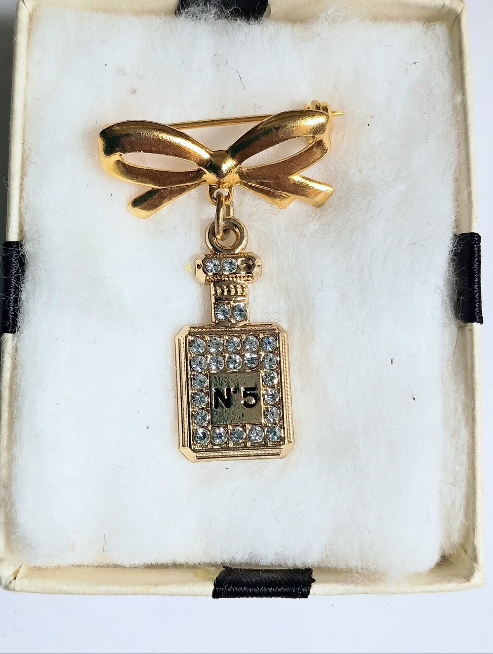 Gold Bow Brooch with Crystal-Encrusted Perfume Bottle Charm (Nº5) - Picture 1 of 10